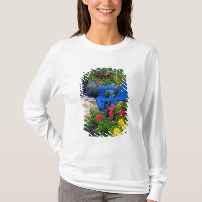Camiseta design de Jardim de Contêiner com cadeira azul em  (Frente)