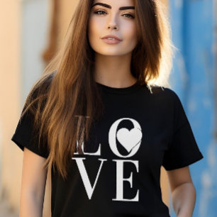 Camiseta Design de logotipo Classy LOVE com texto branco e