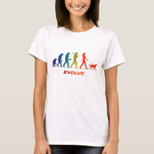 Camiseta Design de silhueta da evolução da mulher passeando