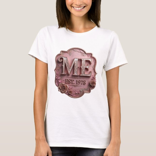 Camiseta Design de Slogan Edgy Gold ME EST 1978 (Frente)