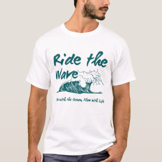 Camiseta Design de Surf Ride the Wave