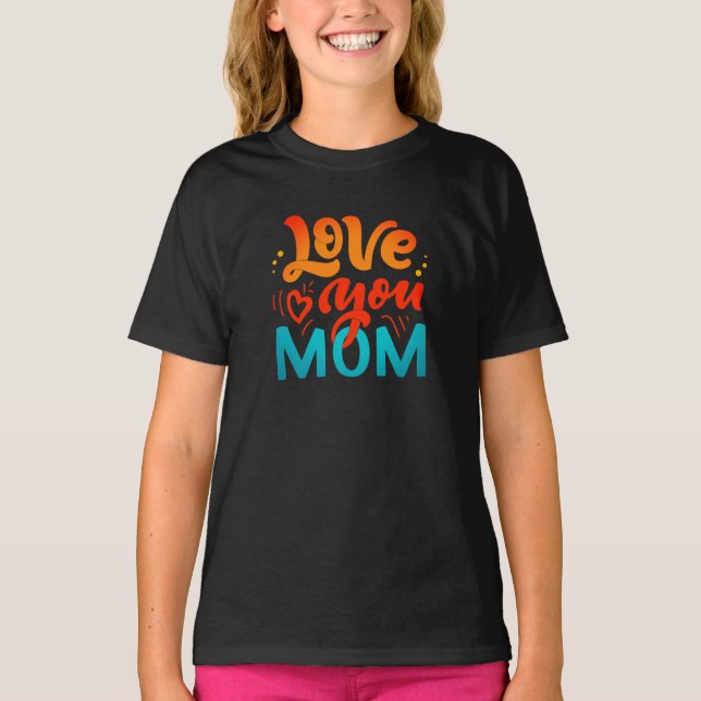 Camiseta Design de Texto Bonito Te Ama Mãe Para Dia de as m (Frente)