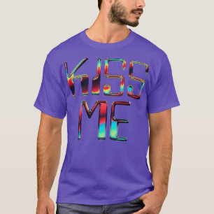 Camiseta Design de Tipografia Cromo Retro do Kiss Me