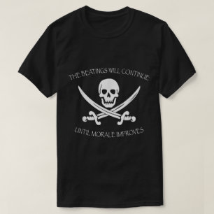 Camiseta Design Divertido de Caveira e Espadas de Pirata
