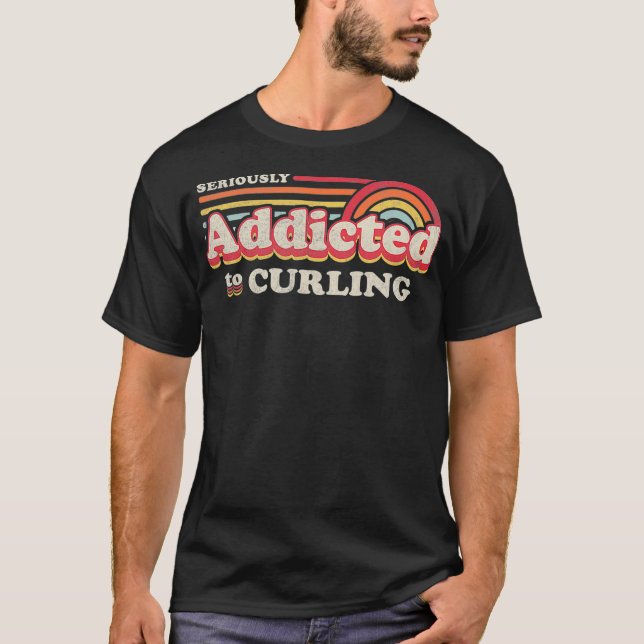Camiseta Design Engraçado, Seriamente Viciado Em (Frente)