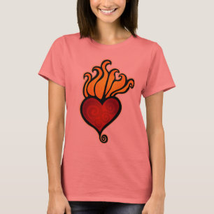 Camiseta Design flamejante do tatuagem do coração