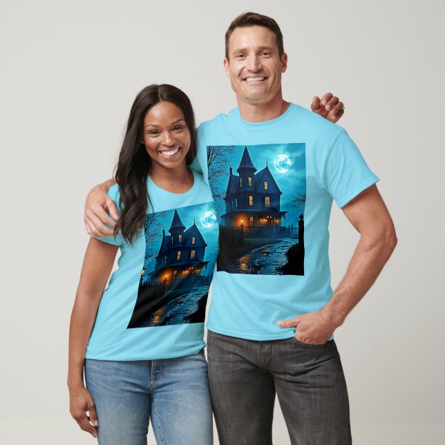 Camiseta Design Mansão Assombrada sob Luz de Lua Azul (Unissex)