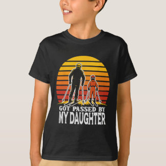 Camiseta Design Retrô de Esqui Divertido Minha Filha Me Ped
