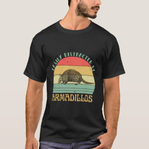 Camiseta Deslocado Facilmente Por Armadilos Retro Funny Arm