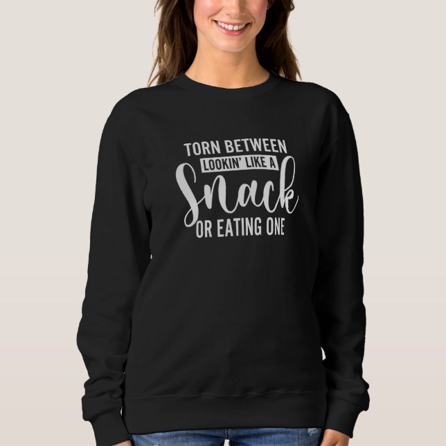 Camiseta Despedaçada Entre Olhar Como Um Lanche E Comer Um  (Frente)