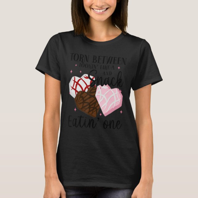 Camiseta Despedaçada Entre Olhar Como Um Lanche E Comer Um  (Frente)