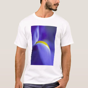 Camiseta Detalhe aproximado de uma íris Blue Flag.