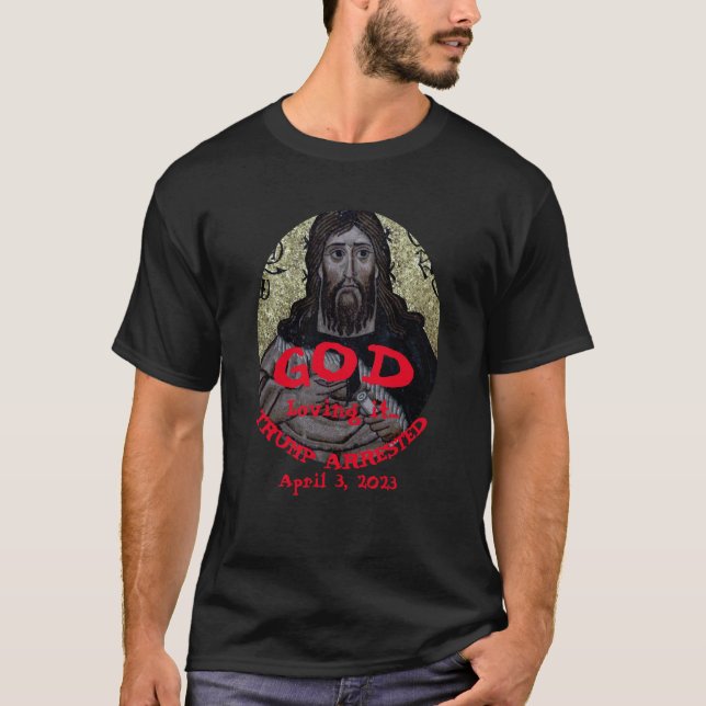 Camiseta Deus Aprova Trump Preso 2023 Perp Caminhou (Frente)