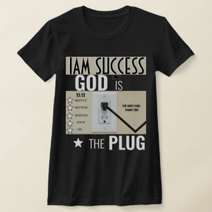 CAMISETA DEUS É O PLUG