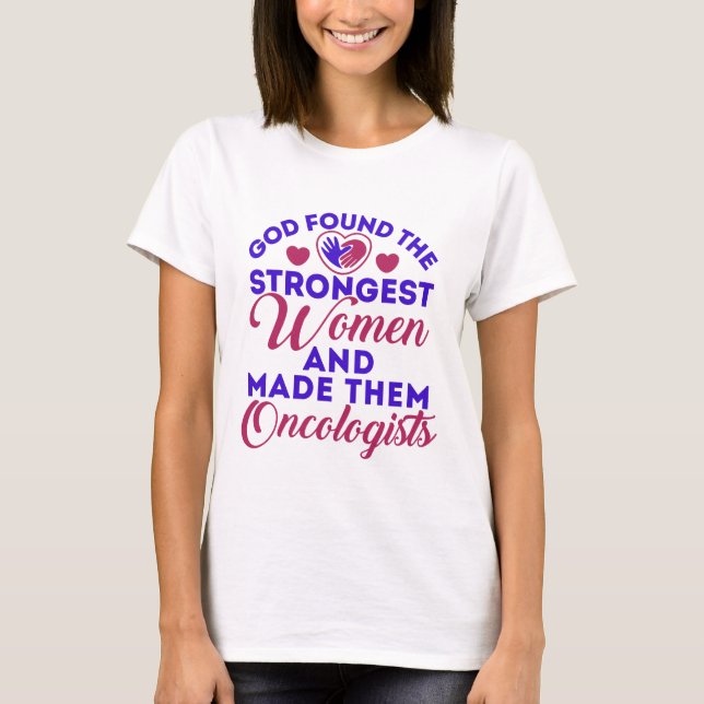Camiseta Deus Encontrou Mulheres Mais Fortes Oncologistas (Frente)