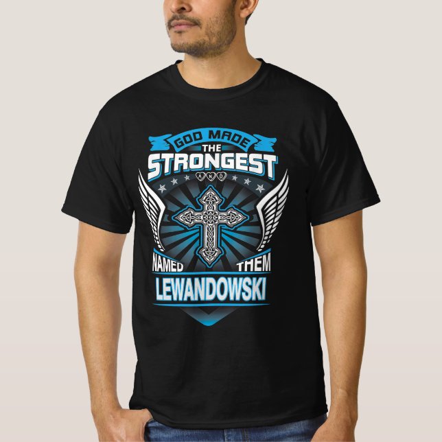 Camiseta Deus Fez Os Mais Fortes E Os Chamou De Lewandowski (Frente)