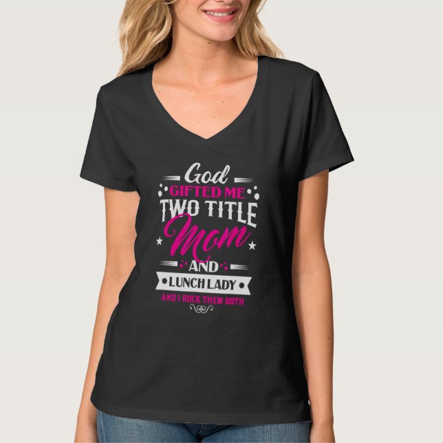 Camiseta Deus Me Deu Dois Títulos Mãe E Almoçadora Eu Agito (Frente)