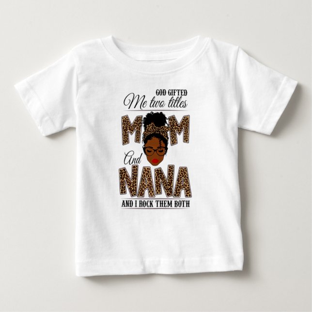 Camiseta Deus Me Deu Dois Títulos Mãe Nana Leopard Black (Frente)