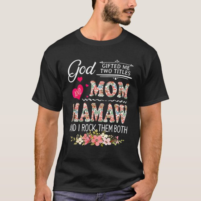 Camiseta Deus Me Deu Dois Títulos Mamãe e Mamaw Flower Mads (Frente)