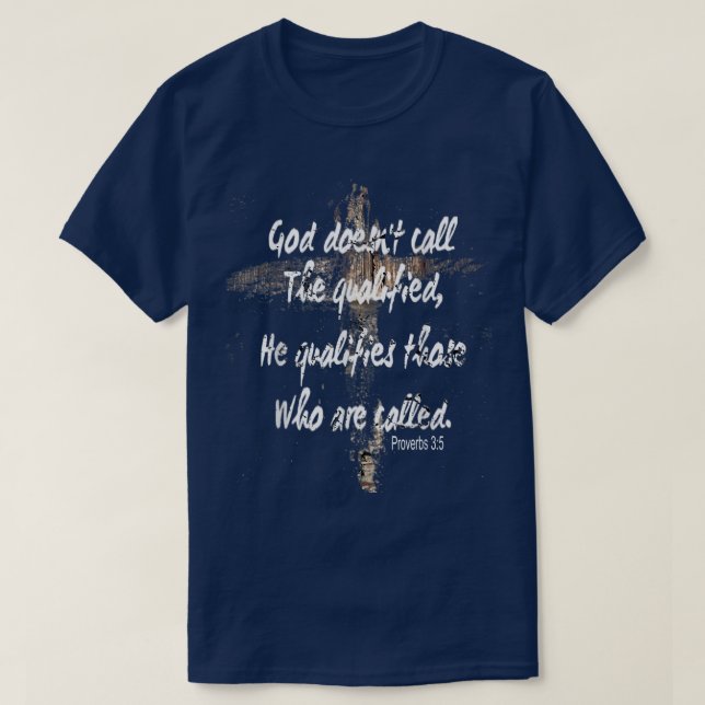 Camiseta Deus Qualifica Aqueles Que Ele ChamaVintage Cross  (Frente do Design)