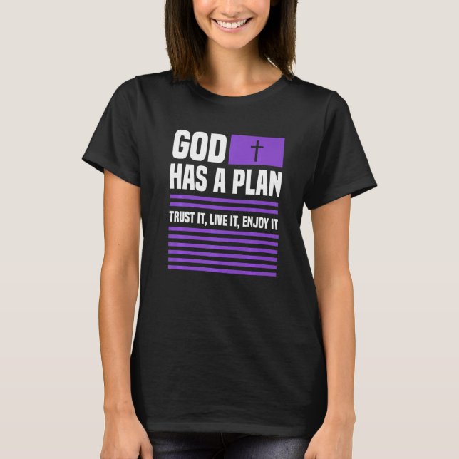 Camiseta Deus Tem Um Plano Confiança Que Ele Vive E Aprovei (Frente)
