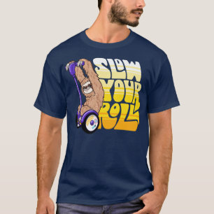 Camiseta Devagar a sua prega rolada em um Patinete de borda
