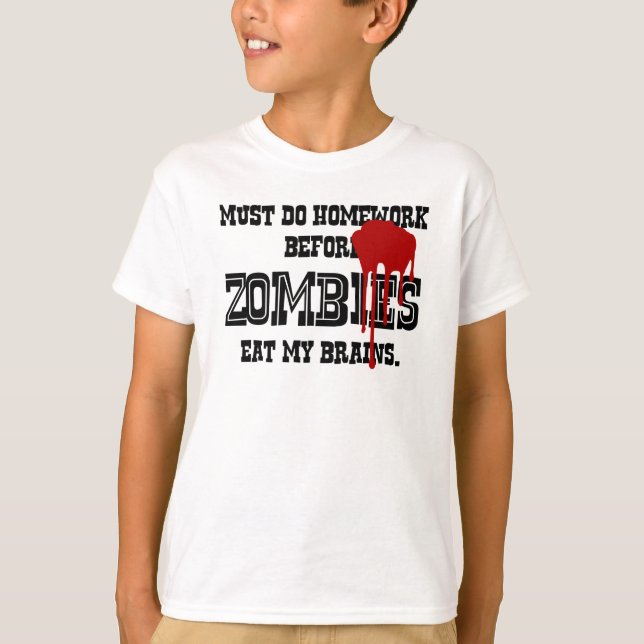 Camiseta Deve fazer trabalhos de casa antes que os zombis (Frente)