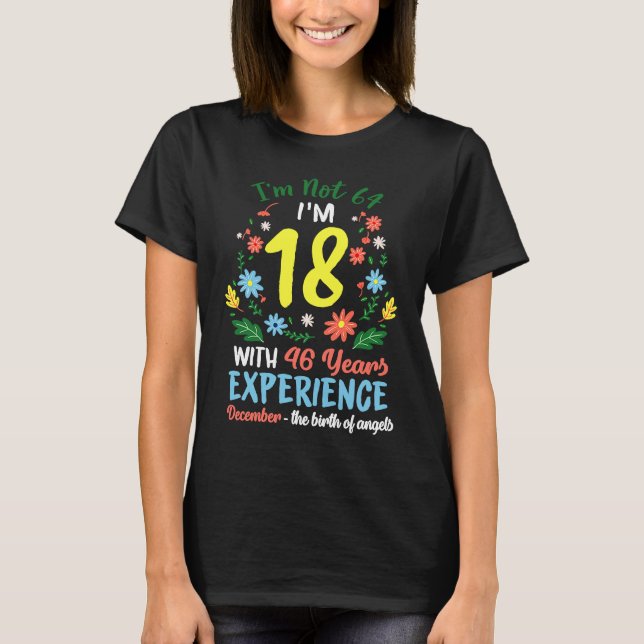 Camiseta Dezembro Meninas florescem 64 anos Eu não tenho 64 (Frente)