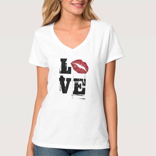 Camiseta Dia de os namorados LOVE empilhado (Frente)