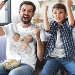Camiseta Dia de os pais de POPPOP personalizado<br><div class="desc">Dê ao seu avô algo significativo que durará uma vida inteira. Nossa camiseta fotográfica moderna e personalizada é o presente perfeito para Dia de os pais, aniversários, Natal e além. Cada árvore personalizada oferece um "Eu te amo" sincero sobre sua foto favorita, combinado com o apelido carinhoso 'POPPOP' e uma...</div>