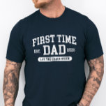 Camiseta Dia de os pais Funny Pai pela Primeira Vez Persona<br><div class="desc">Pai de primeira vez personalizado T-Shirt Novo papai engraçado: um presente perfeito para pais pela primeira vez! Este é personalizável com um ano personalizado,  fazer excelente para chás de fraldas,  licença de paternidade ou vida de pai do dia a dia.</div>