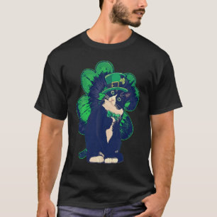 Camiseta Dia de São Patrício 2023 Gato Tuxedo Trevo Sortudo