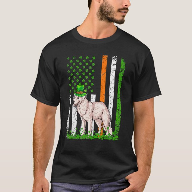 Camiseta Dia de São Patrício Americano Flag Kuvasz Dog (Frente)