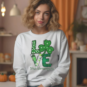 Camiseta Dia de São Patrício Amor Travessuras Irlandesas