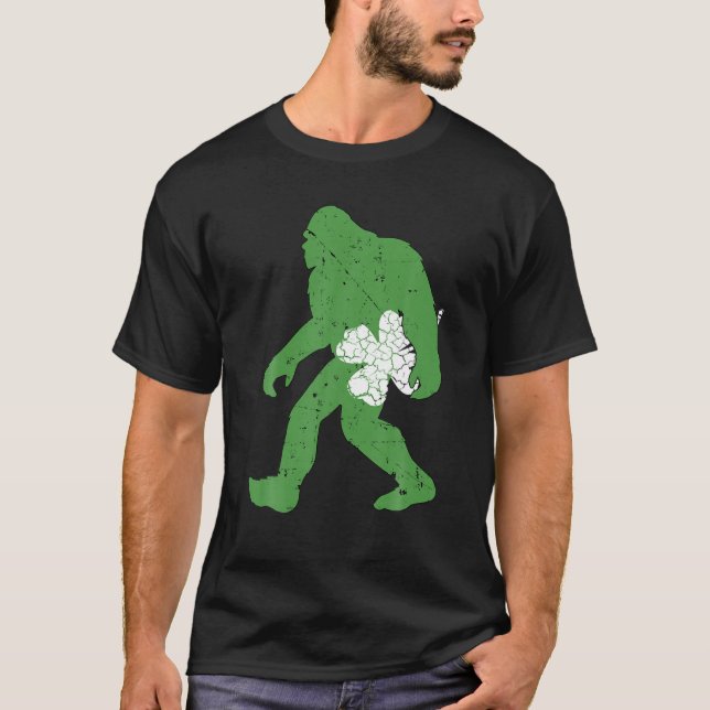 Camiseta Dia de São Patrício Bigfoot Irlandês (Frente)