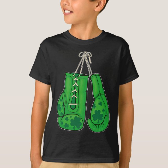 Camiseta Dia de São Patrício Boxando Luvas Verdes Luchosas (Frente)
