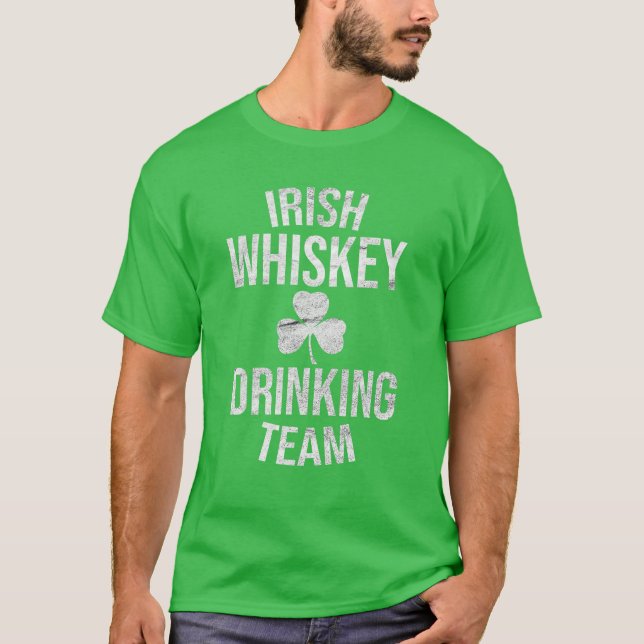 Camiseta Dia de São Patrício da Equipe de Bebendo Whiskey I (Frente)