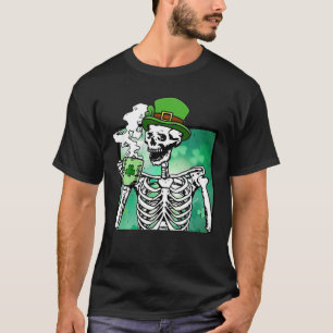 Camiseta Dia de São Patrício De Esqueleto De Café Sortud