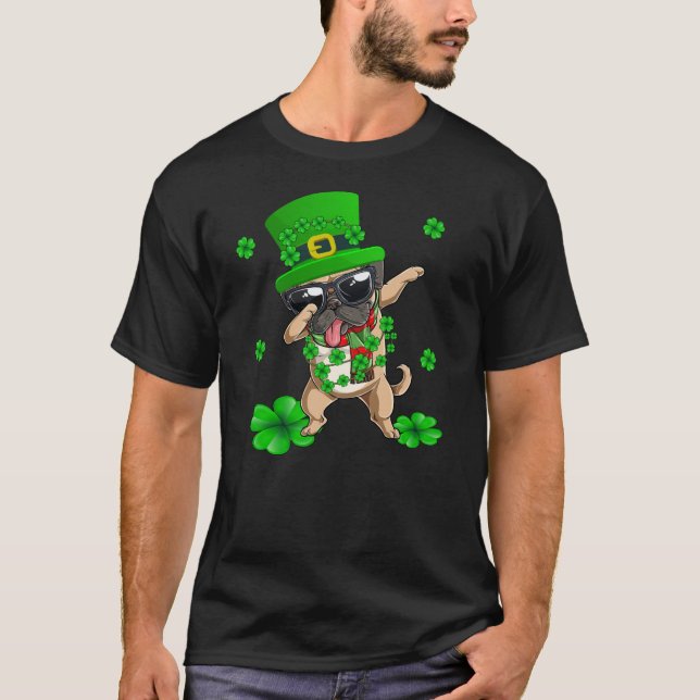 Camiseta Dia de São Patrício de Pug Dabbing (Frente)