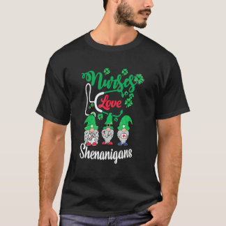 Camiseta Dia de São Patrício Enfermeiras Amam Travessuras