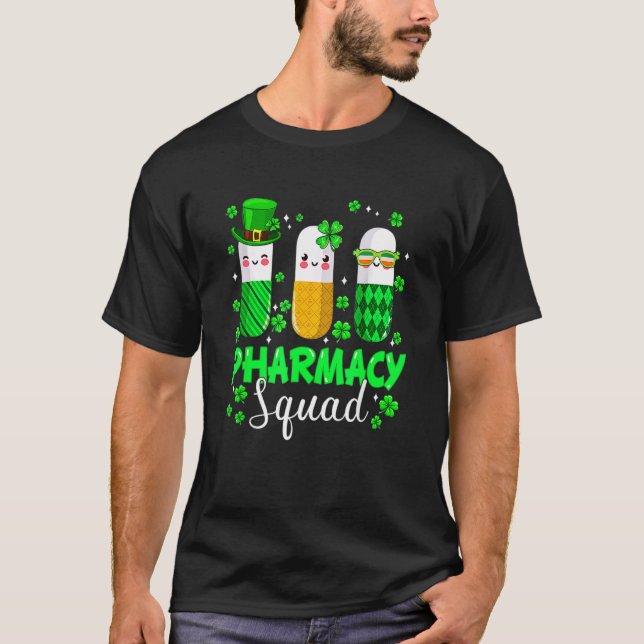 Camiseta Dia de São Patrício Funny Pharmacy Squad Leprechau (Frente)