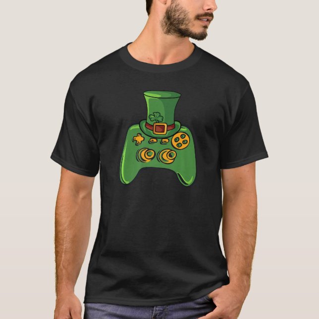 Camiseta Dia de São Patrício Gamer 2022 Gamepad Leprechau (Frente)