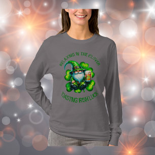 Camiseta Dia de São Patrício Gnomo Bonito com Cerveja