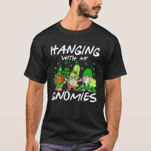 Camiseta Dia de São Patrício Gnomo Verde Andando Com Meu Gn