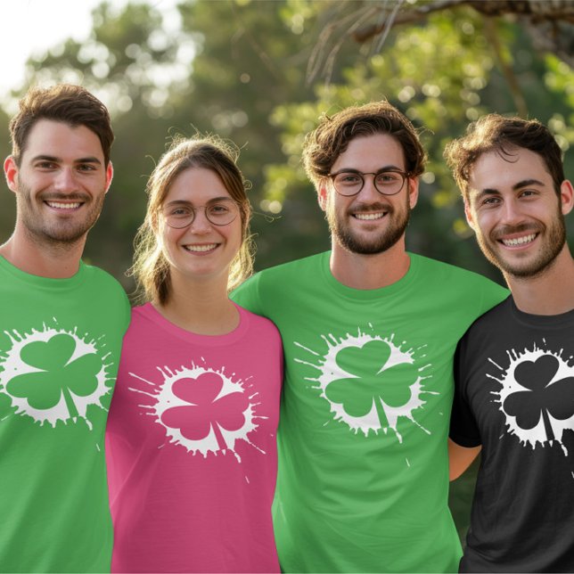 Camiseta Dia de São Patrício Irlandês Shamrock White (Irish St Patricks Day Shamrock White T-Shirt by Ricaso. Available in different colors & styles)