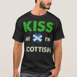 Camiseta Dia de São Patrício Kiss Me Im Scottish Irish