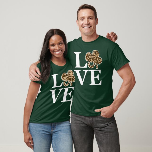 Camiseta Dia de São Patrício Lepard Love Shamrock (Unissex)