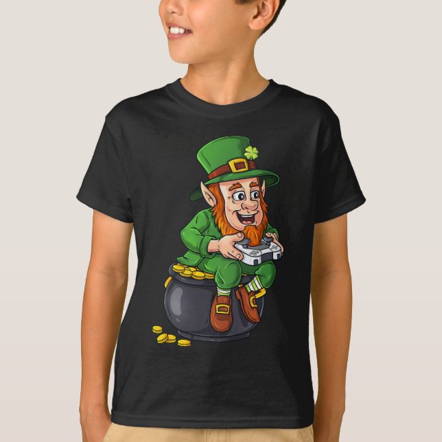 Camiseta Dia de São Patrício Leprechaun Video Game Controll (Frente)