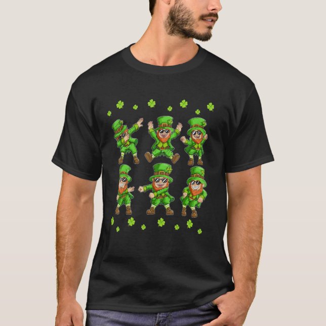 Camiseta Dia de São Patrício Leprechauns Dancing Dab Dabbin (Frente)