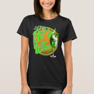 Camiseta Dia de São Patrício Um Pouco De Vinho Engraçado Mã
